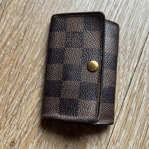 Authentic Louis Vuitton Damier Key Holder